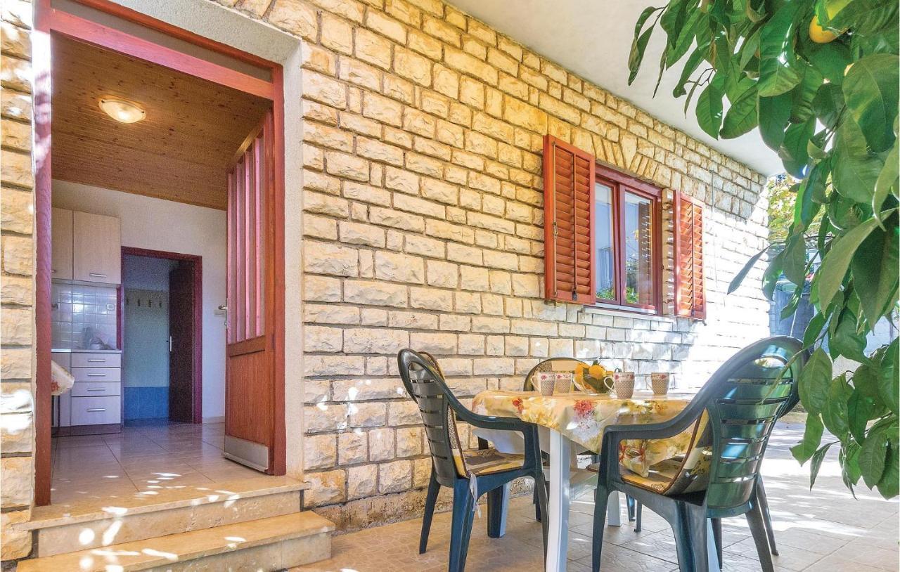 Awesome Apartment In Pula With Wifi מראה חיצוני תמונה