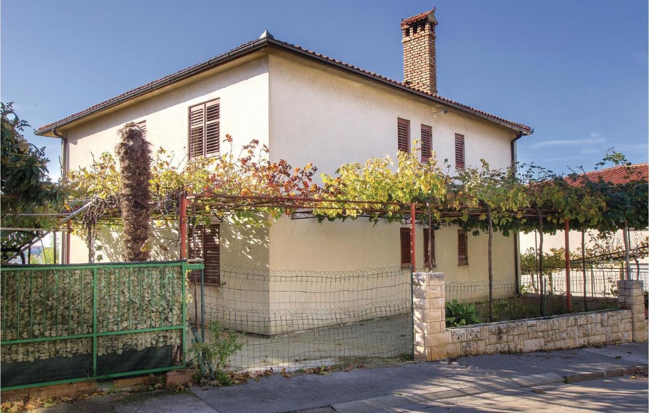 Awesome Apartment In Pula With Wifi מראה חיצוני תמונה